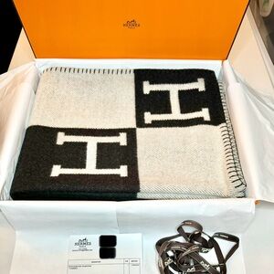 Hermes Avalon Blanket